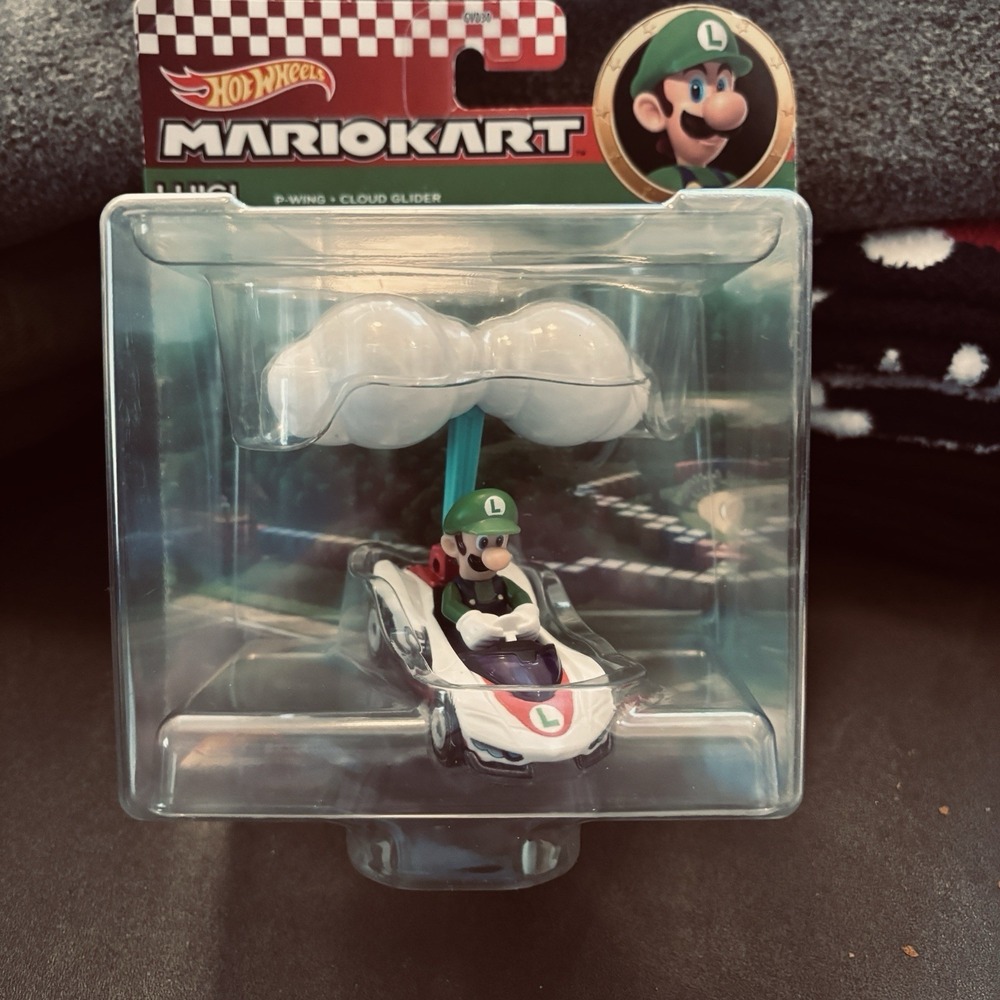 Hot Wheels  Mario Kart Series  Luigi P-Wing With Cloud Glider  Sealed